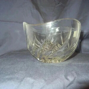 Bowl,‎ Mikasa Small Waved Edge Sunburst Candy Jewelry  Partyware, kitchenware